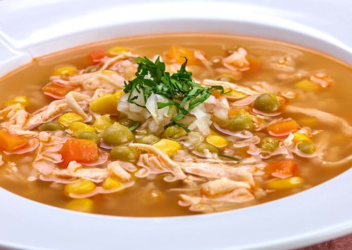 Vegetable soup with rice and crushed tomato