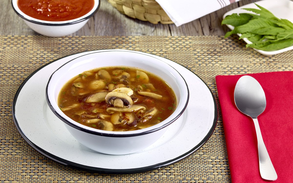 Sopa de hongos con chipotle La Costeña®