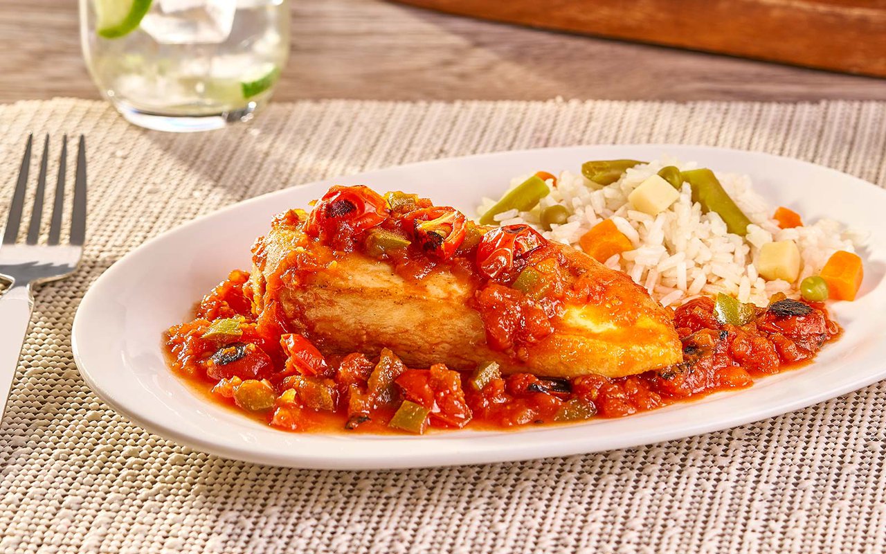 Pechuga de pollo con salsa de tomates tatemados