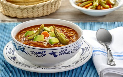 Sopa aguada de fideos al frijol  La Costeña®