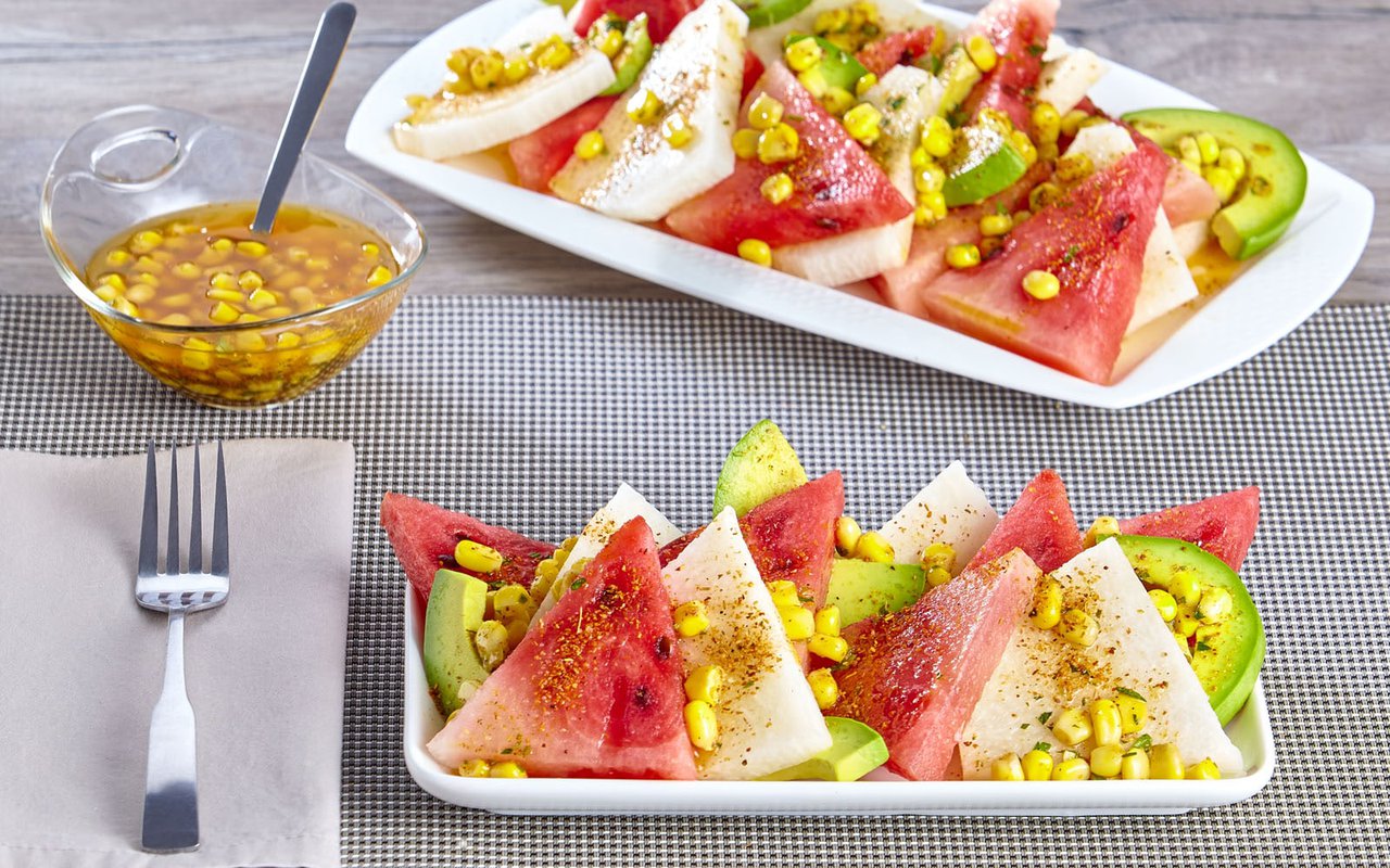 Ensalada de sandía, elote y aguacate