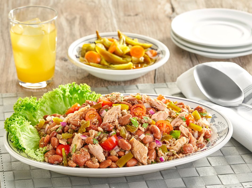 Ensalada de lentejas con frijoles y atún