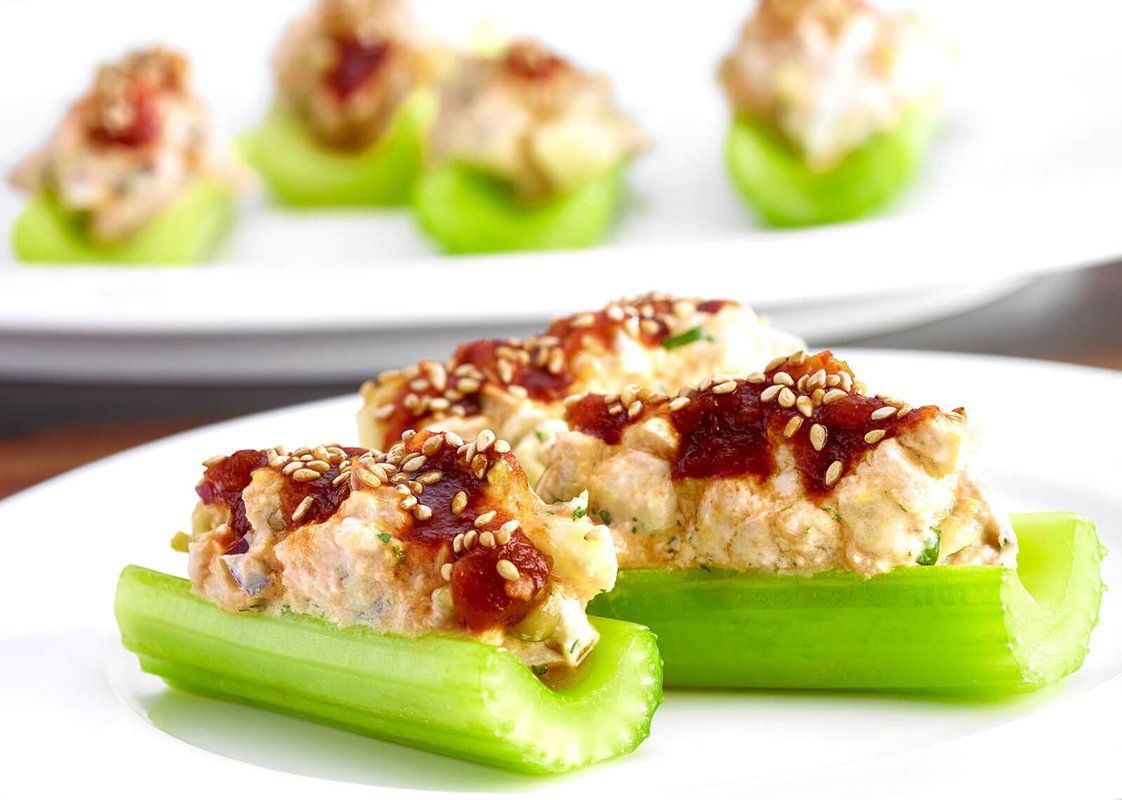 Celery sticks with tuna and chipotle