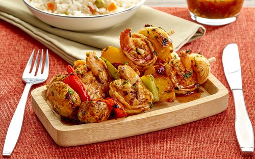 Brochetas de camarones al durazno La Costeña®