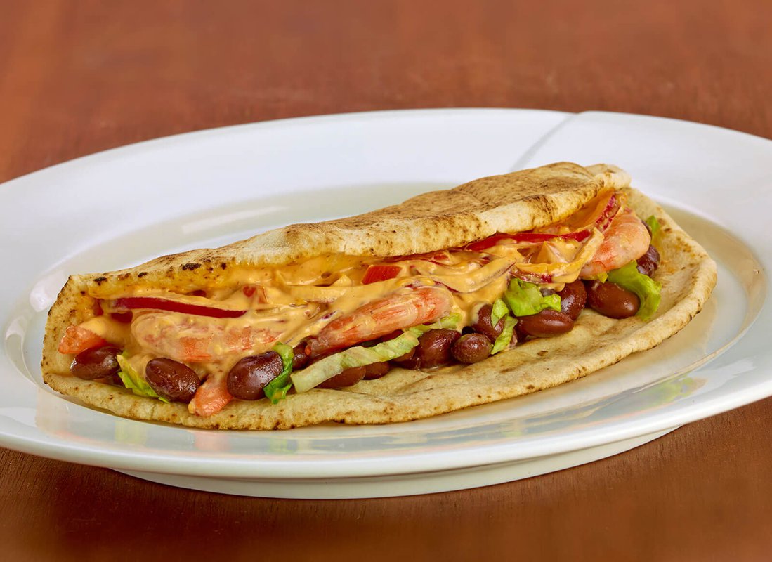 Pita bread with chipotle pepper shrimps and beans