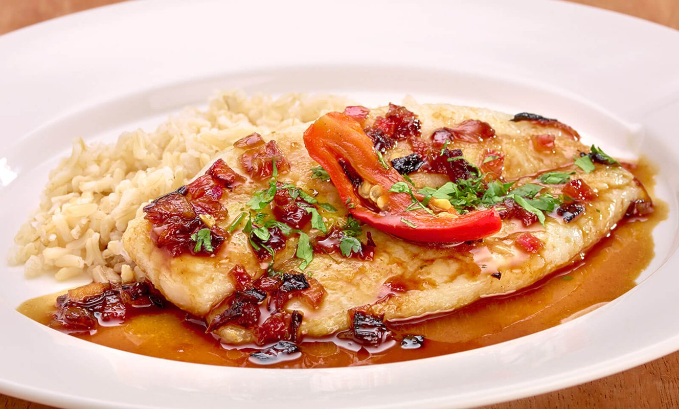 Filete de pescado con salsa agridulce de jalapeño