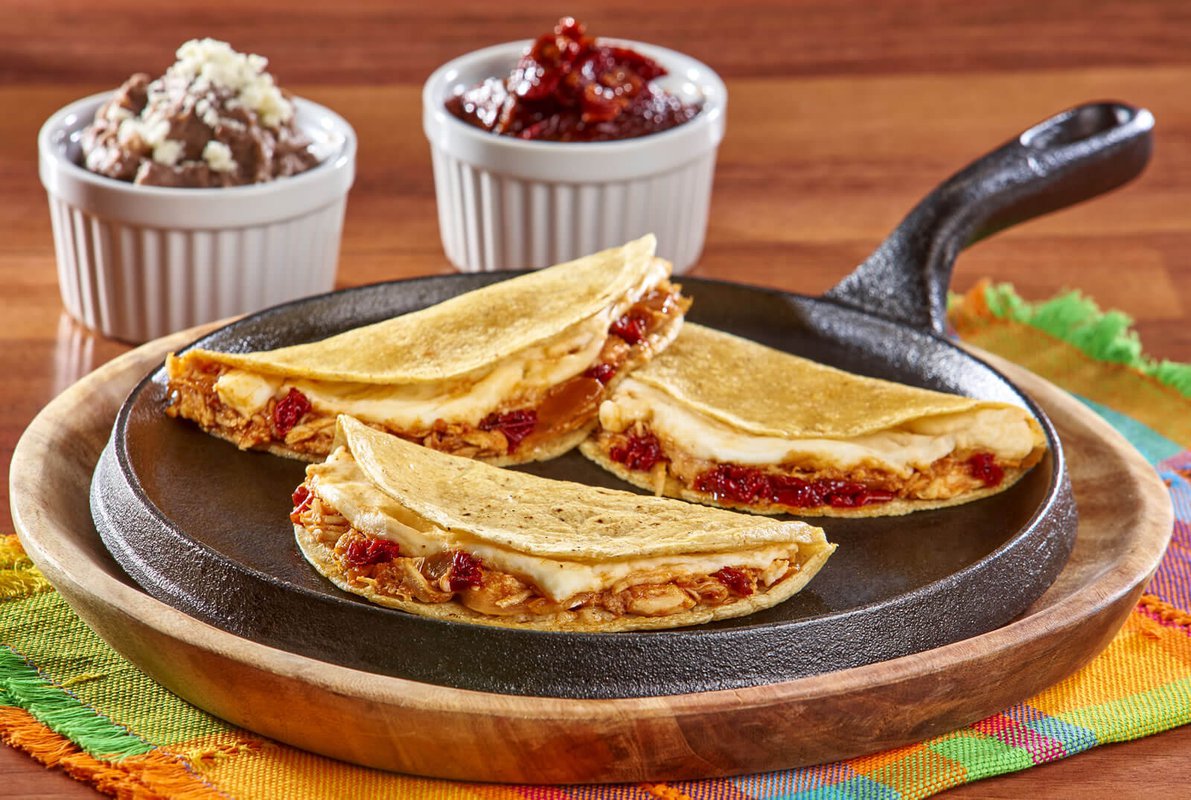 Quesadillas de tinga al chipotle