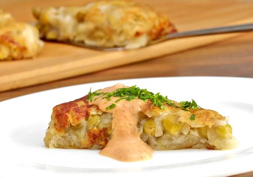 Papa hash brown con chícharos y crema chipotle