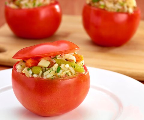 Tomatoes stuffed with rice, chicken and vegetables