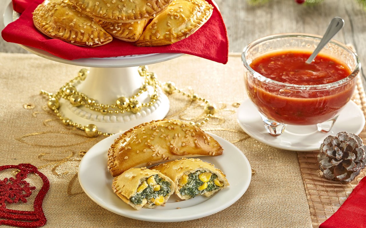 Empanaditas de elote y espinacas