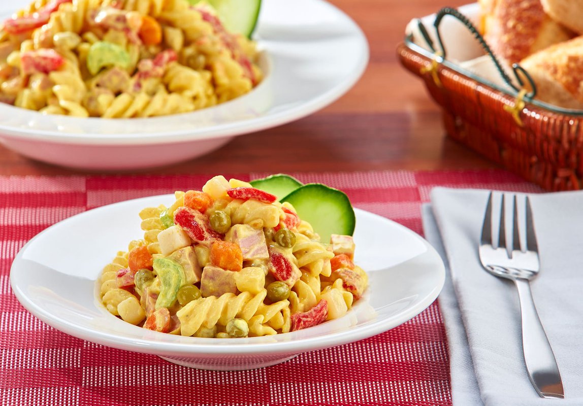 Pasta fría con mostaza cremosa