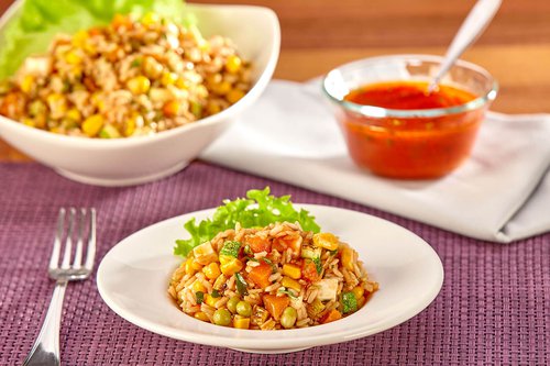 Ensalada de arroz y vegetales