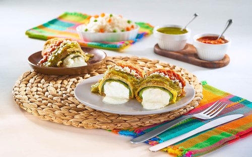 Rollitos empanizados de chile relleno