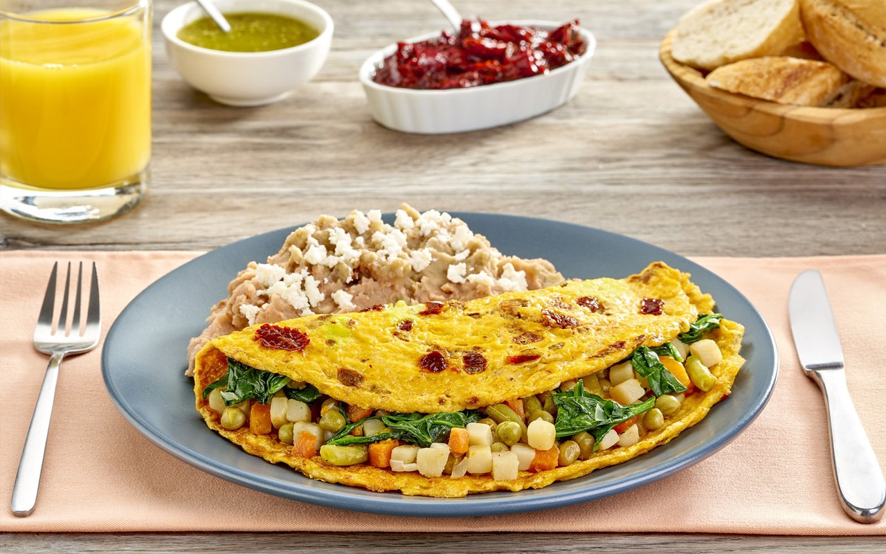 Omelette con chipotle relleno de vegetales