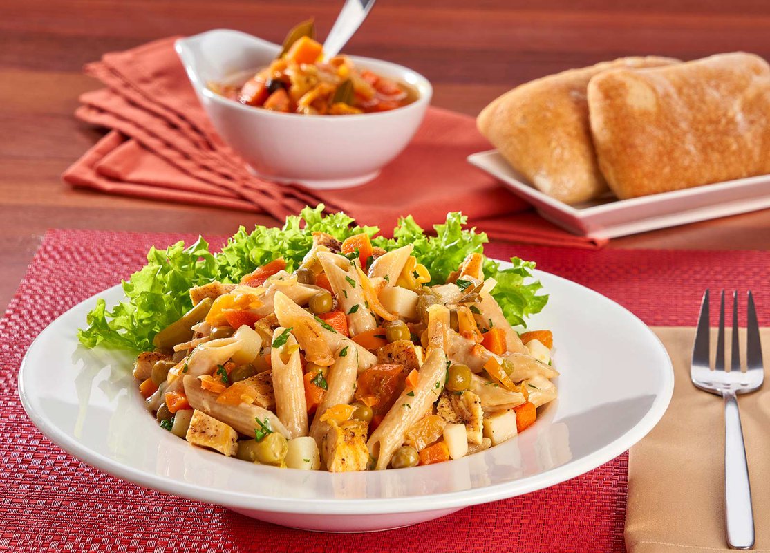 Pasta integral con pollo y vegetales