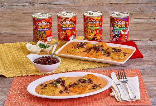 Tamales y frijoles.