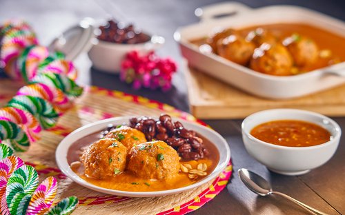 Albóndigas encacahuatadas