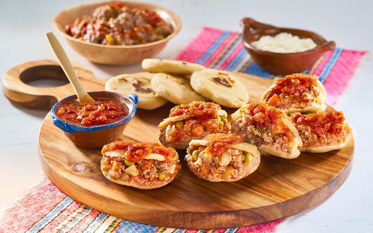 Mini gorditas asadas de picadillo