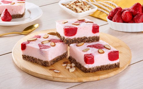 Cuadritos congelados de yogurt con fresa