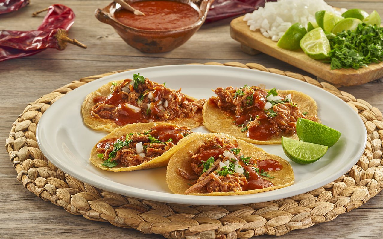 Tacos de birria con salsa Borracha con Tequila