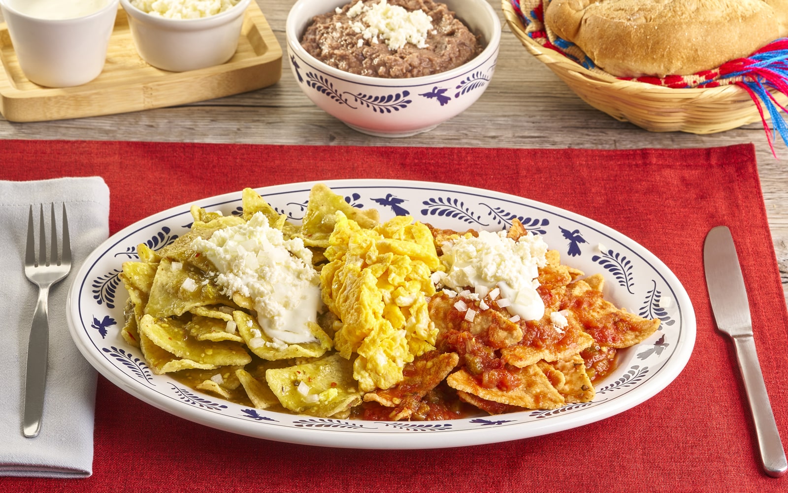 Los chilaquiles verdes y rojos son los más populares en México